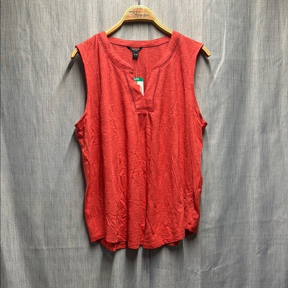 Tahari Red Sleeveless Top size large NWT - Picture 1 of 7